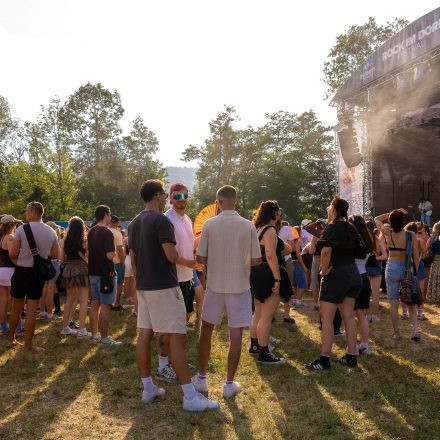 Rock im Dorf