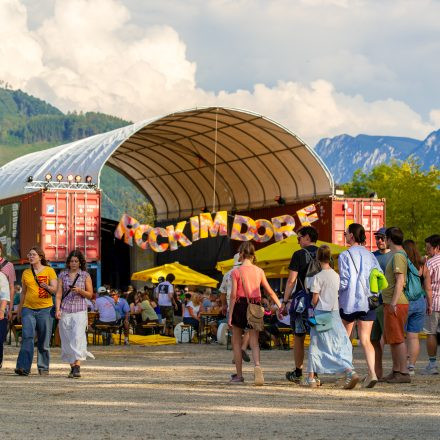 Rock im Dorf