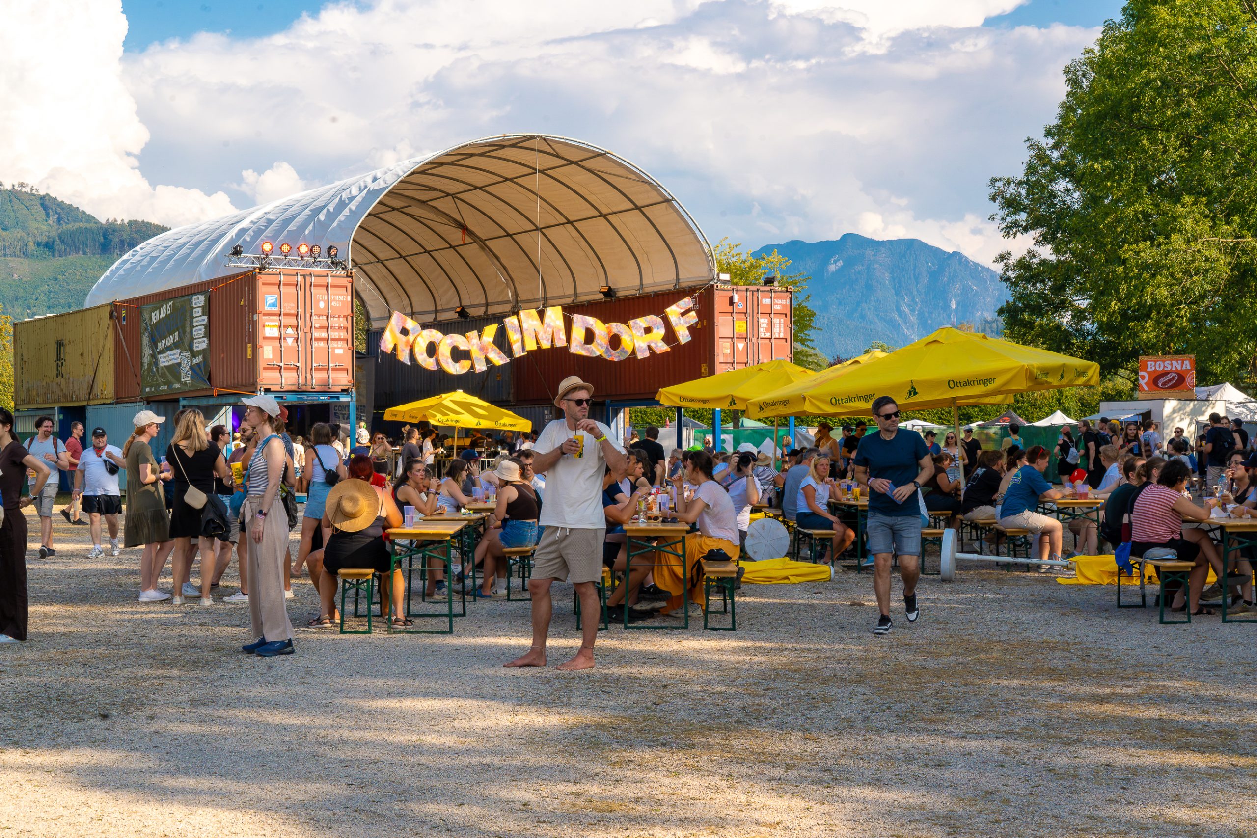 Rock im Dorf