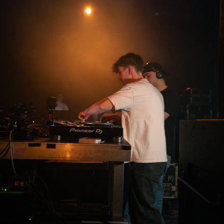 ELEMNT pres. KANINE