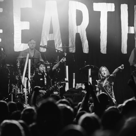 Walk Off The Earth