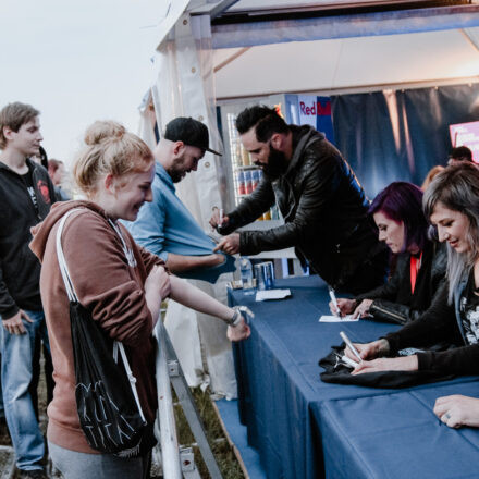 Nova Rock Festival 2018 - Day 1 - Autogrammzelt @ Pannonia Fields