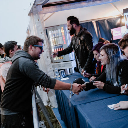 Nova Rock Festival 2018 - Day 1 - Autogrammzelt @ Pannonia Fields