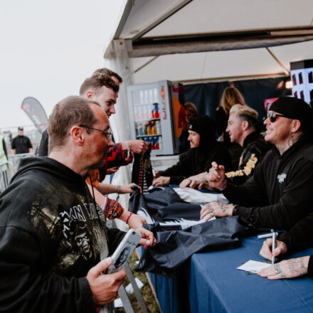 Nova Rock Festival 2018 - Day 1 - Autogrammzelt @ Pannonia Fields