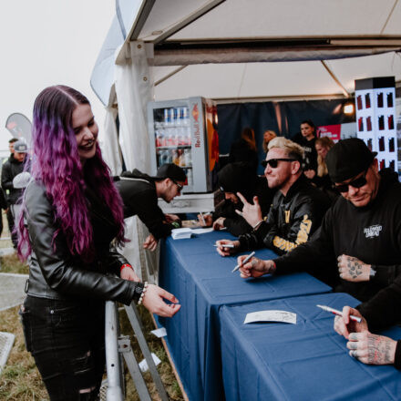 Nova Rock Festival 2018 - Day 1 - Autogrammzelt @ Pannonia Fields