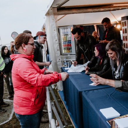 Nova Rock Festival 2018 - Day 1 - Autogrammzelt @ Pannonia Fields