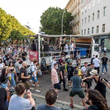 #SAVETHERAVE Club Kultur Demo