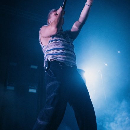 01099