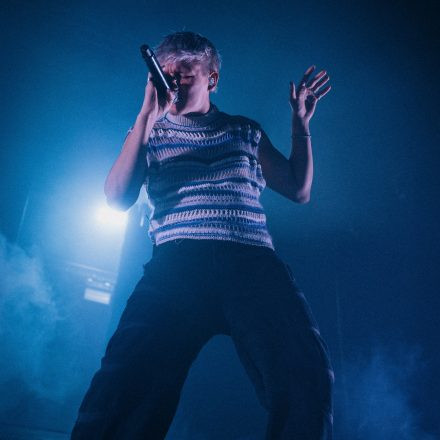 01099