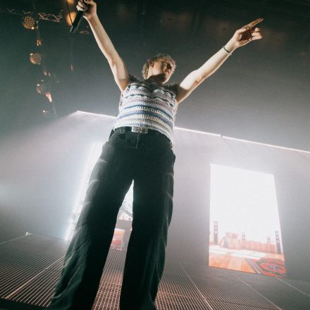 01099