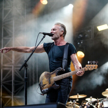 Sting @ Burg Clam