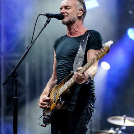 Sting @ Burg Clam