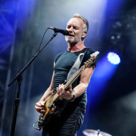 Sting @ Burg Clam