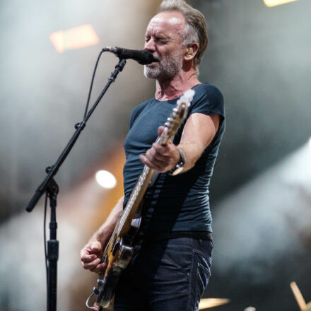 Sting @ Burg Clam