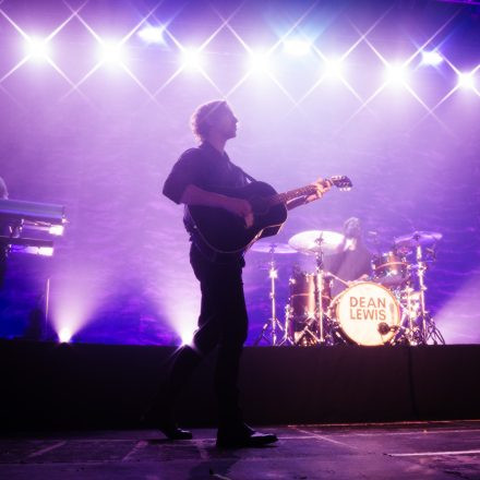 Dean Lewis