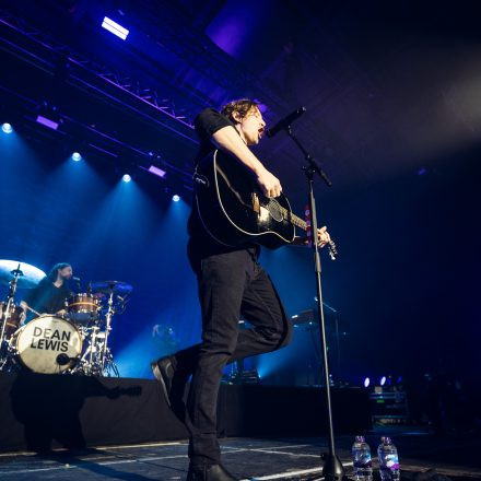 Dean Lewis