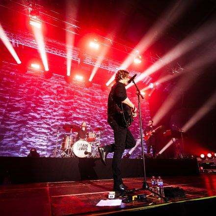 Dean Lewis
