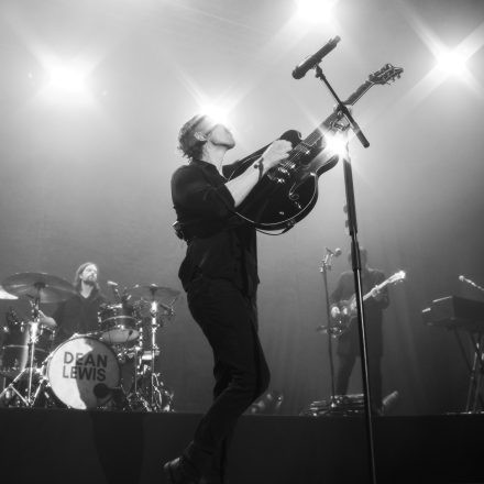 Dean Lewis