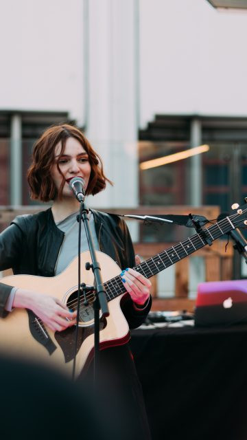 Female Würstelstand Pop-up Konzert