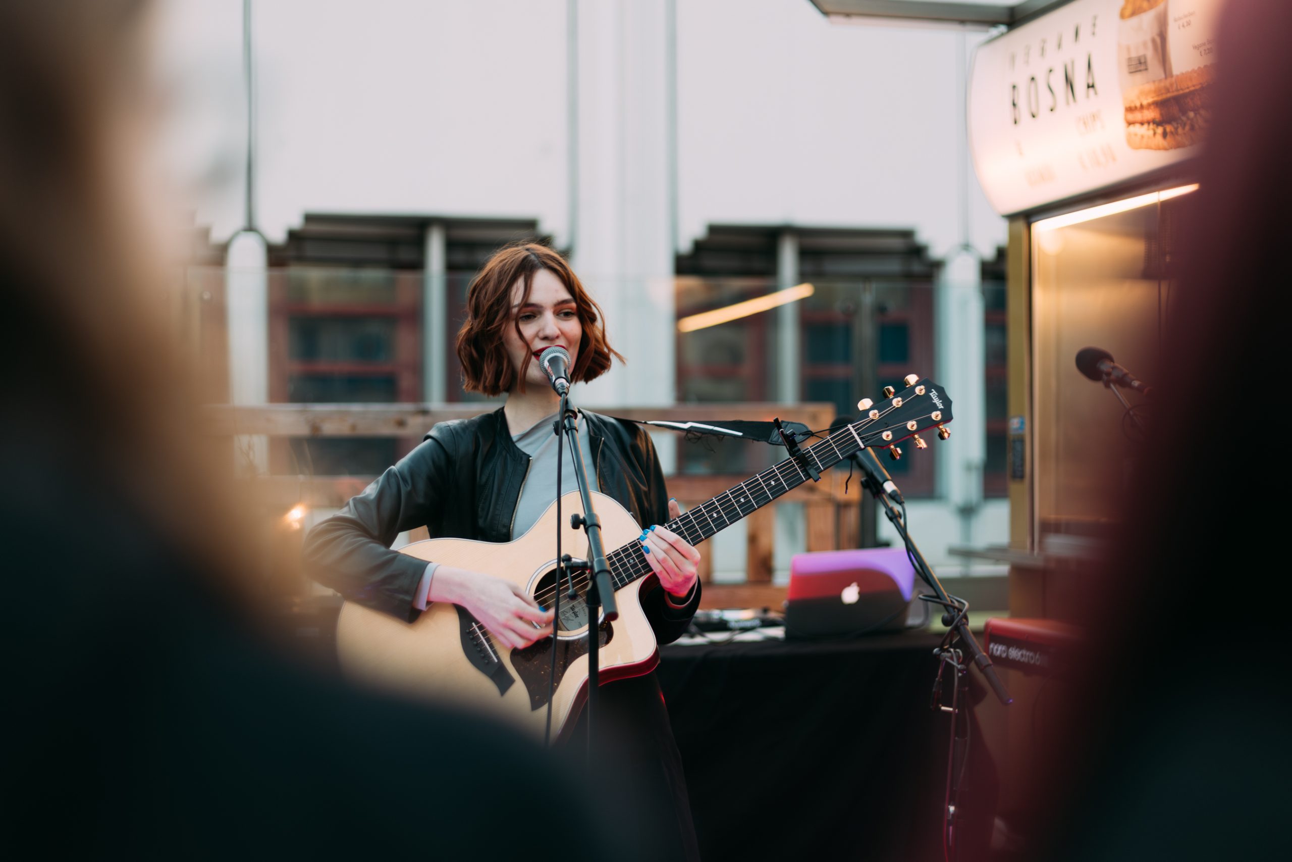 Female Würstelstand Pop-up Konzert