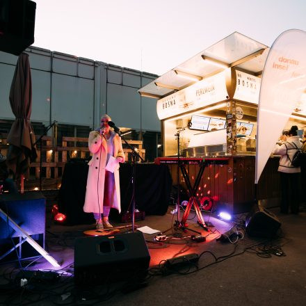 Female Würstelstand Pop-up Konzert