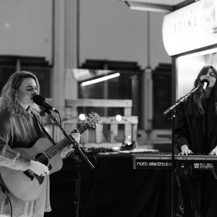Female Würstelstand Pop-up Konzert