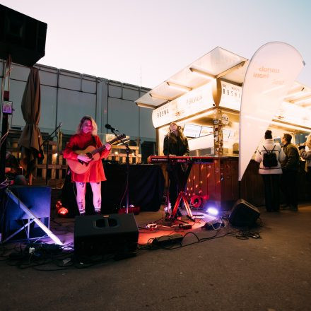 Female Würstelstand Pop-up Konzert