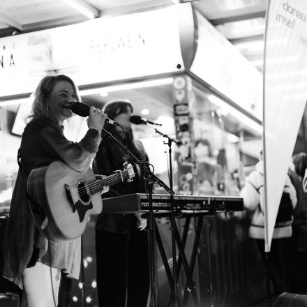 Female Würstelstand Pop-up Konzert