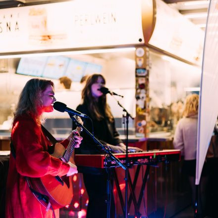 Female Würstelstand Pop-up Konzert