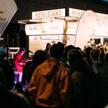 Female Würstelstand Pop-up Konzert