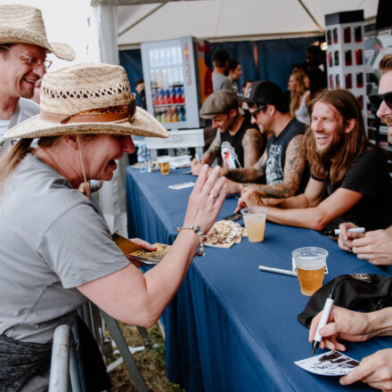 Nova Rock Festival 2018 – Day 3 – Autogrammzelt @ Pannonia Fields