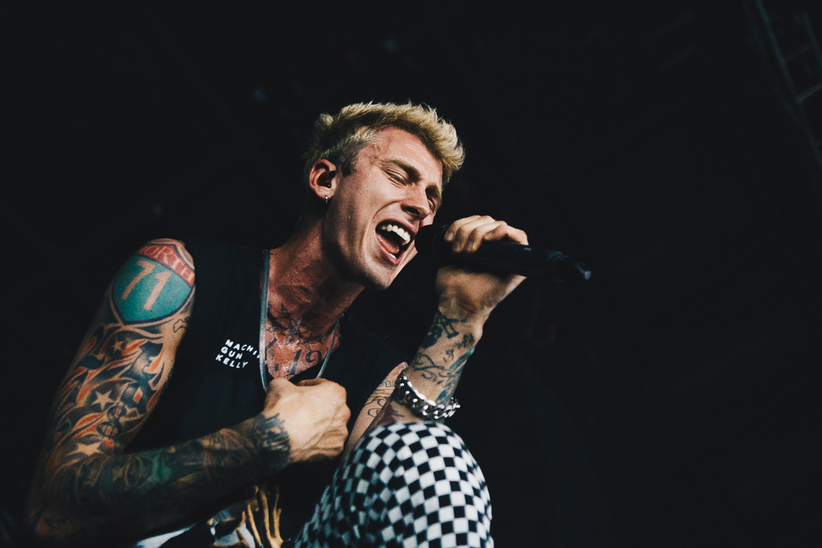 Mgk let me go. Machine Gun Kelly. Колсон Бэйкер. Machine Gun Kelly Колсон Бэйкер. Machine Gun Kelly MGK.