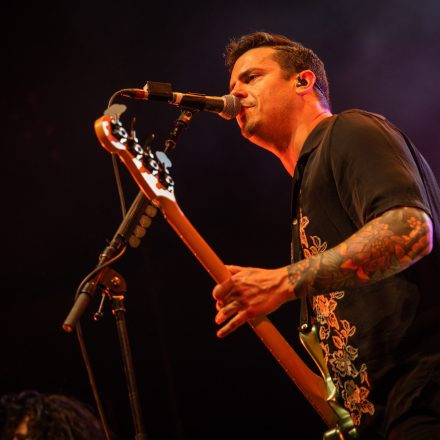 BEARTOOTH, MOTIONLESS IN WHITE