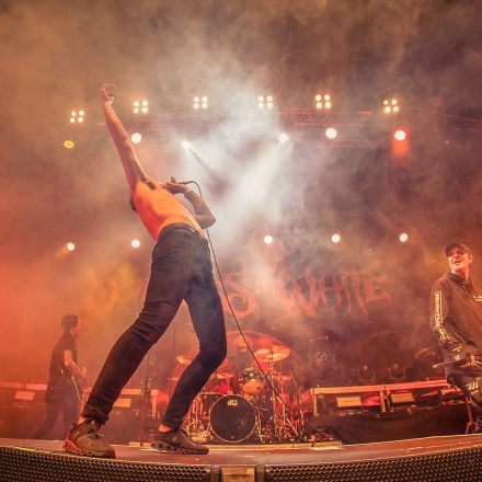 BEARTOOTH, MOTIONLESS IN WHITE