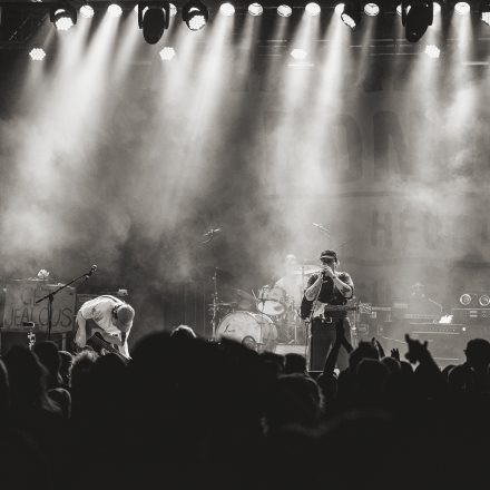 DONOTS /w Get Jealous @ Arena Wien