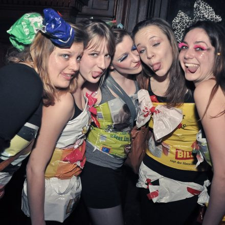 CAM Unifest Faschingsdienstag Gschnas @ Palais Eschenbach