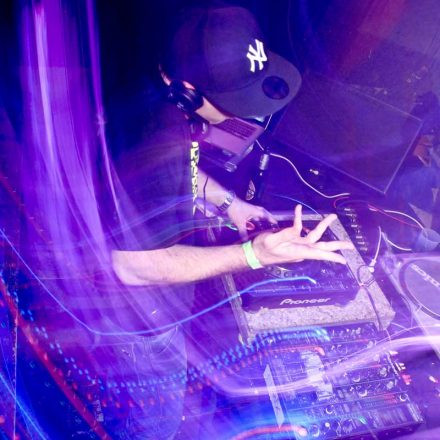 BOUNCE pres. ROKSONIX @ Fluc_Wanne