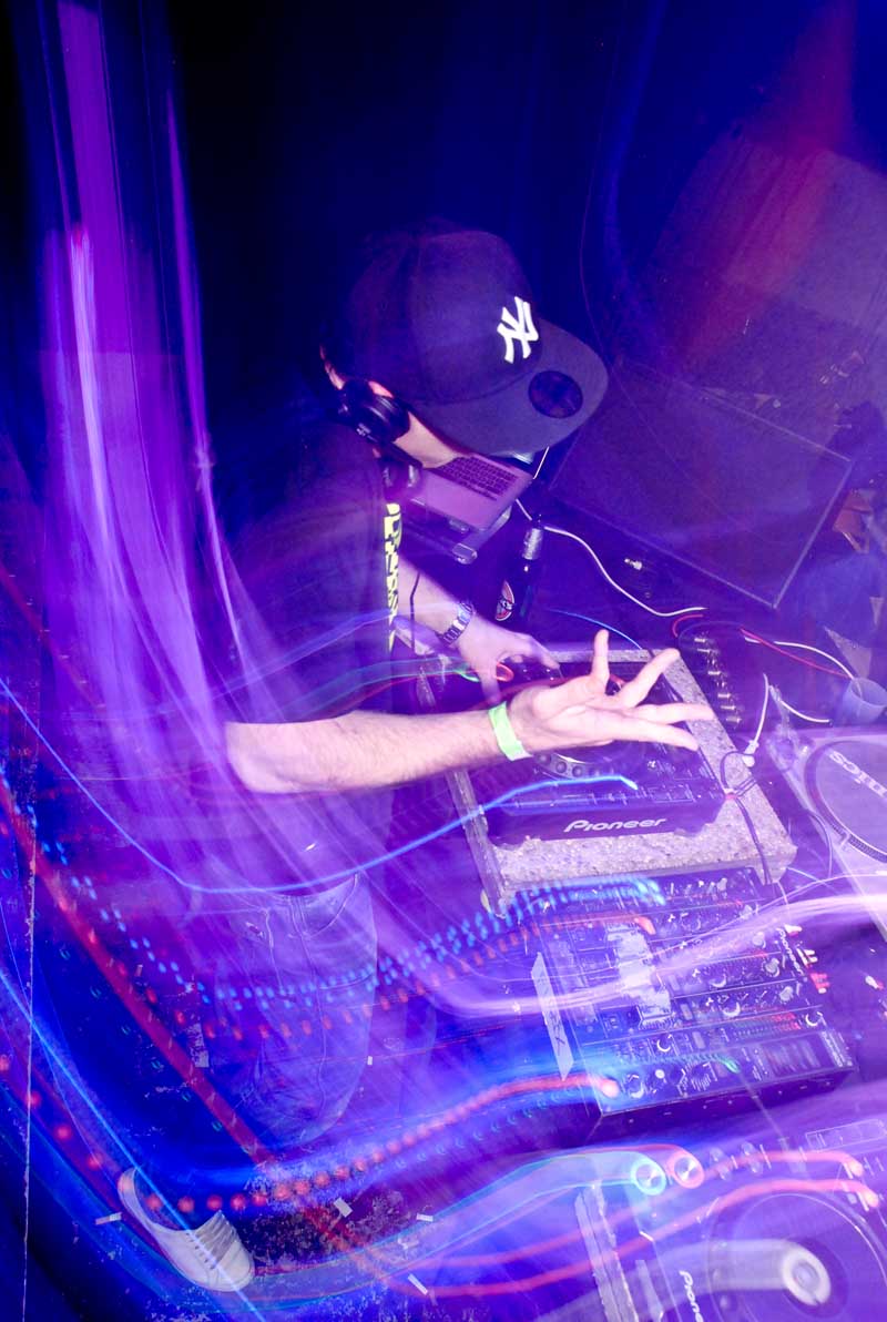 BOUNCE pres. ROKSONIX @ Fluc_Wanne