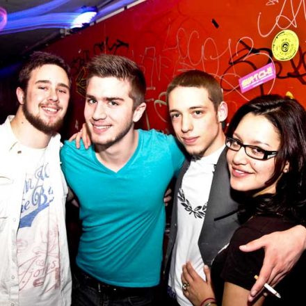 BOUNCE pres. ROKSONIX @ Fluc_Wanne