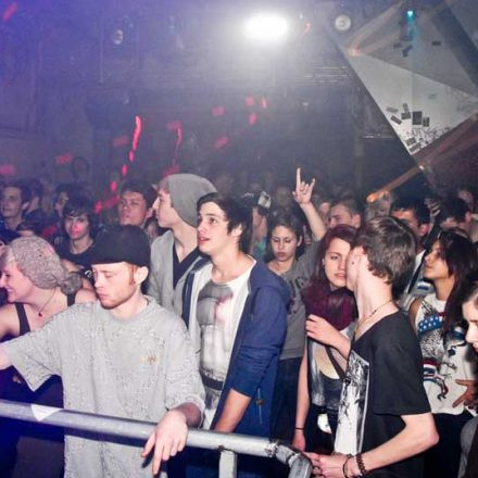 BOUNCE pres. ROKSONIX @ Fluc_Wanne