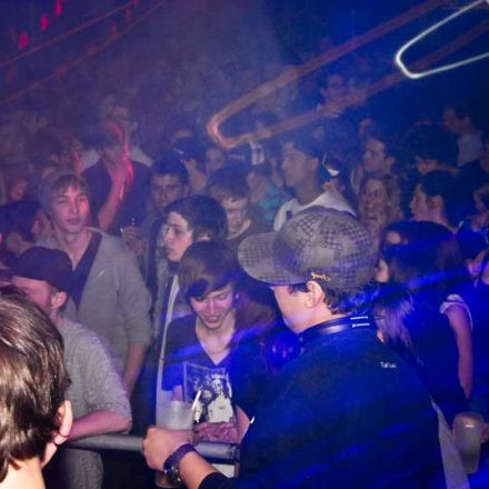 BOUNCE pres. ROKSONIX @ Fluc_Wanne