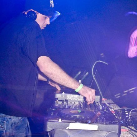 BOUNCE pres. ROKSONIX @ Fluc_Wanne