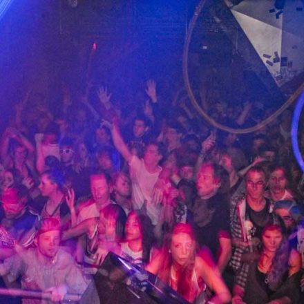 BOUNCE pres. ROKSONIX @ Fluc_Wanne
