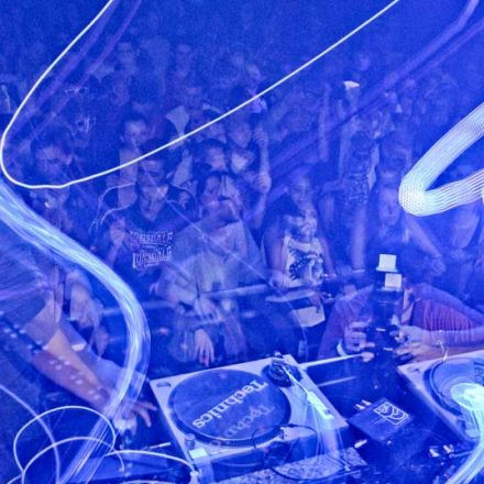 BOUNCE pres. ROKSONIX @ Fluc_Wanne