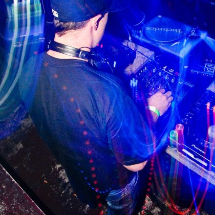 BOUNCE pres. ROKSONIX @ Fluc_Wanne