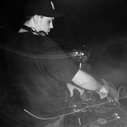 BOUNCE pres. ROKSONIX @ Fluc_Wanne