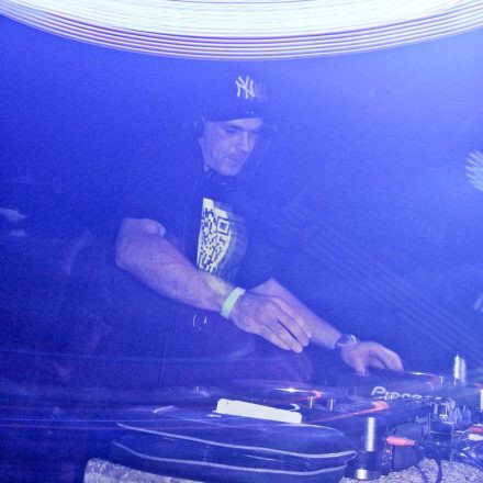 BOUNCE pres. ROKSONIX @ Fluc_Wanne