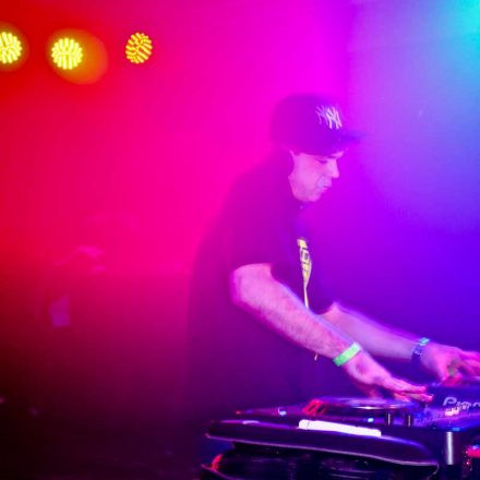 BOUNCE pres. ROKSONIX @ Fluc_Wanne