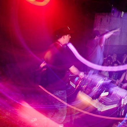 BOUNCE pres. ROKSONIX @ Fluc_Wanne