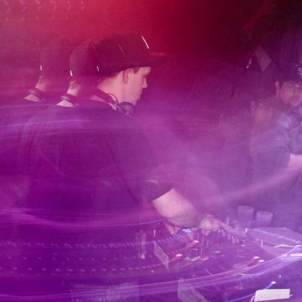 BOUNCE pres. ROKSONIX @ Fluc_Wanne